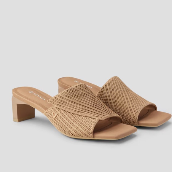 Square-Toe Slides - Picture 2 of 9